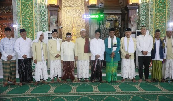 PJ Bupati Pamekasan Shalat Idul Adha di Masjid Jamik, Tekankan Keikhlasan dalam Beribadah