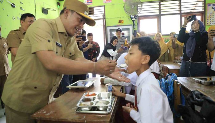 Pantau Realisasi Program Makan Bergizi Gratis, Wabub Pamekasan Bersyukur Dapat Sambutan Positif