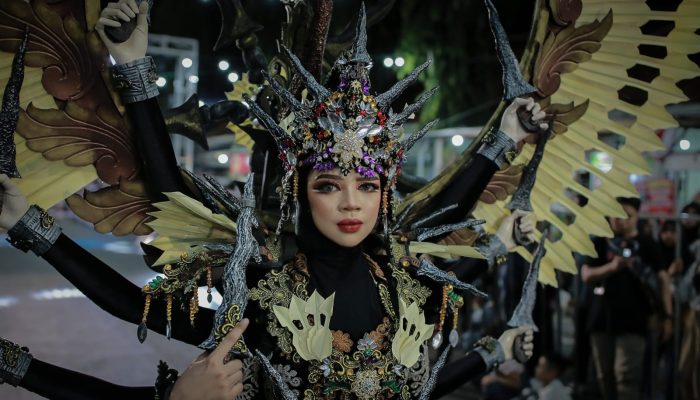 Ingin Tahu Kolaborasi Rock dan Kalenengan? Saksikan di Penutupan Madura Ethnic Carnival 2025!